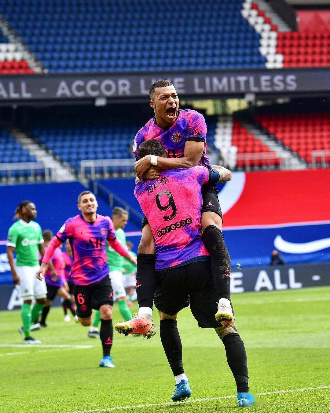 开元官网-里尔训练开放日，集结日主帅复盘引欢呼，法甲在即，球队文化再被提及的简单介绍