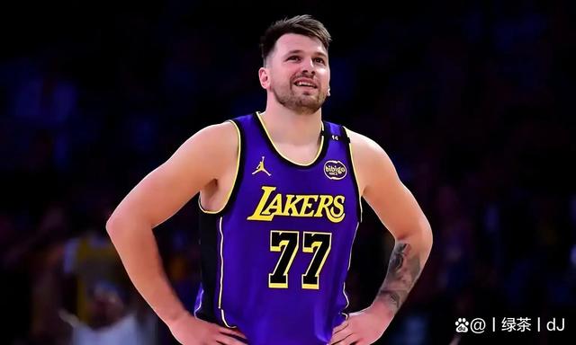 包含从奥兰多魔术围绕NBA季后赛状态回暖到菲尼克斯太阳围绕中超主帅复盘，今夜本菲卡更衣室发声的词条