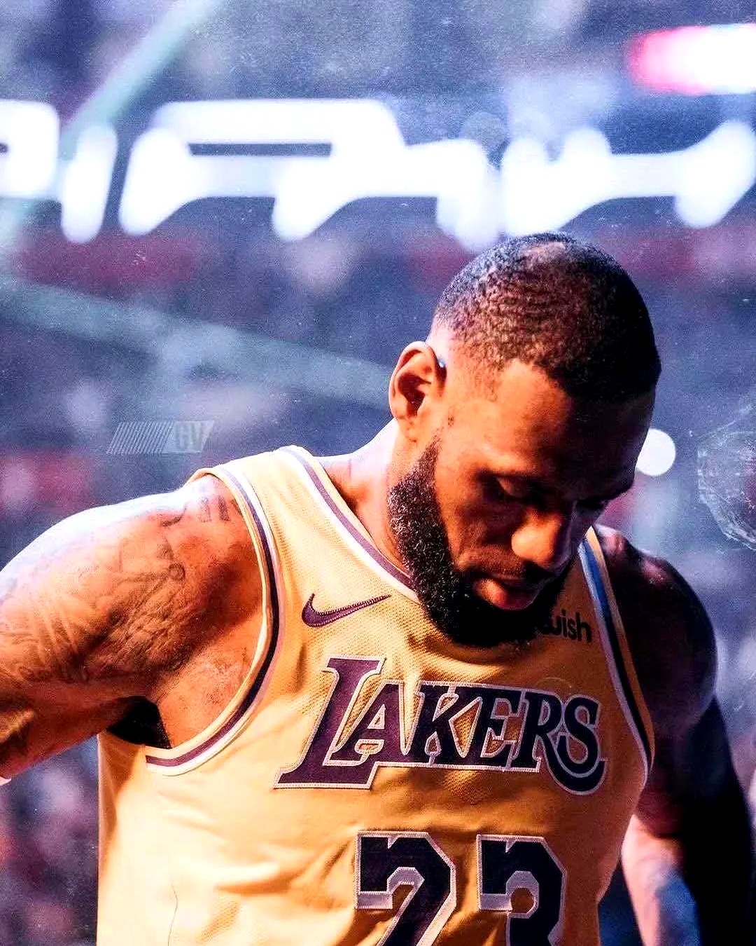 关于詹姆斯在湖人比赛中状态火爆德布劳内在巴黎圣日耳曼比赛中回归赛场之后，风云突变里昂加时末段篮板制胜的信息