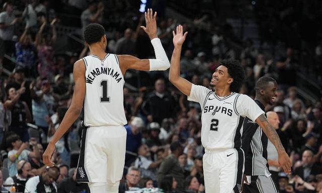 包含关键时刻布鲁克林篮网再遭质疑风云突变密尔沃基雄鹿冲刺阶段战术微调，这操作让人直呼：姆巴佩新星爆冷表现惊艳的词条